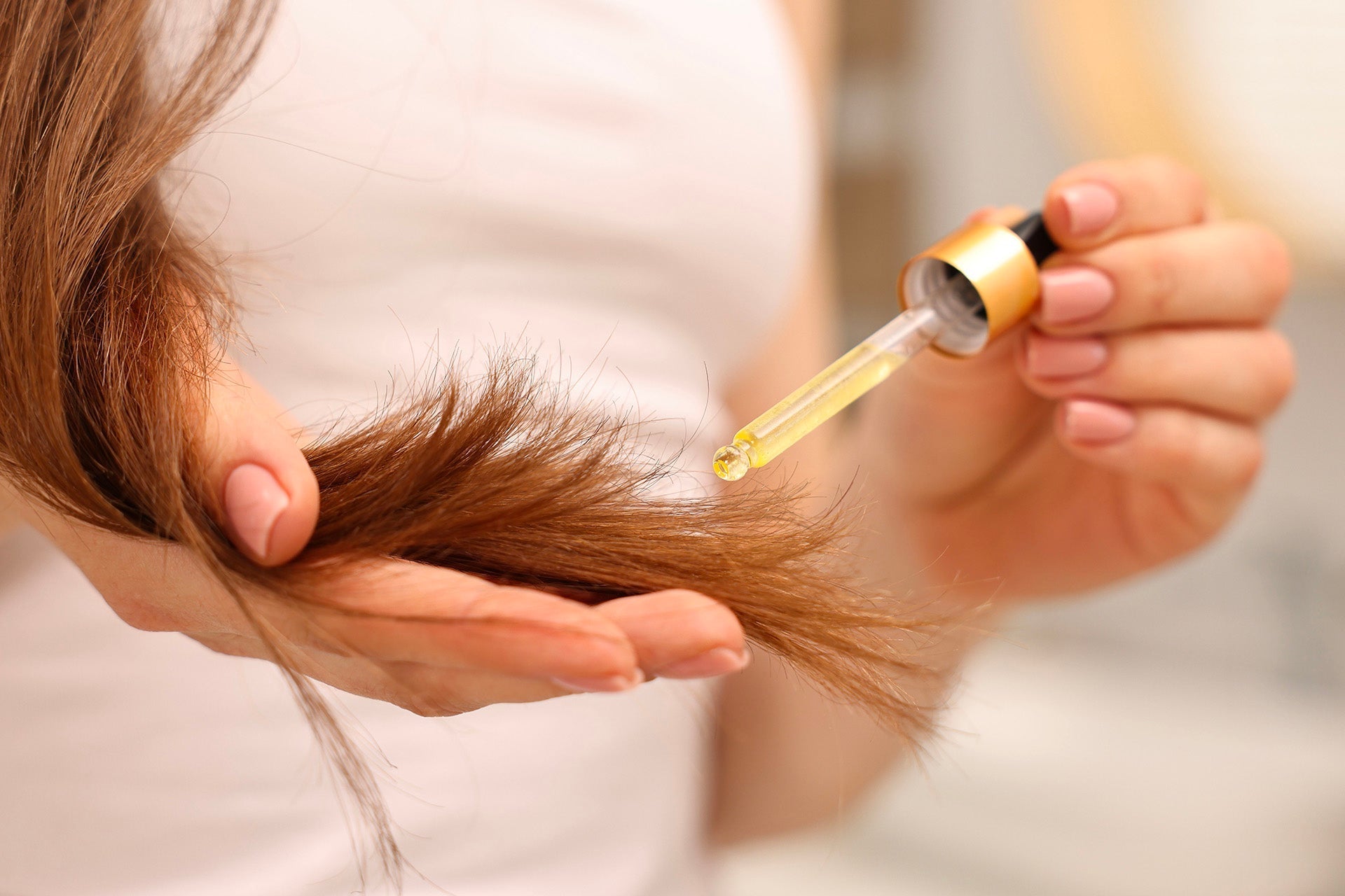 Cheveux secs en plein hiver : ce qui fonctionne vraiment et ce qu’on peut oublier