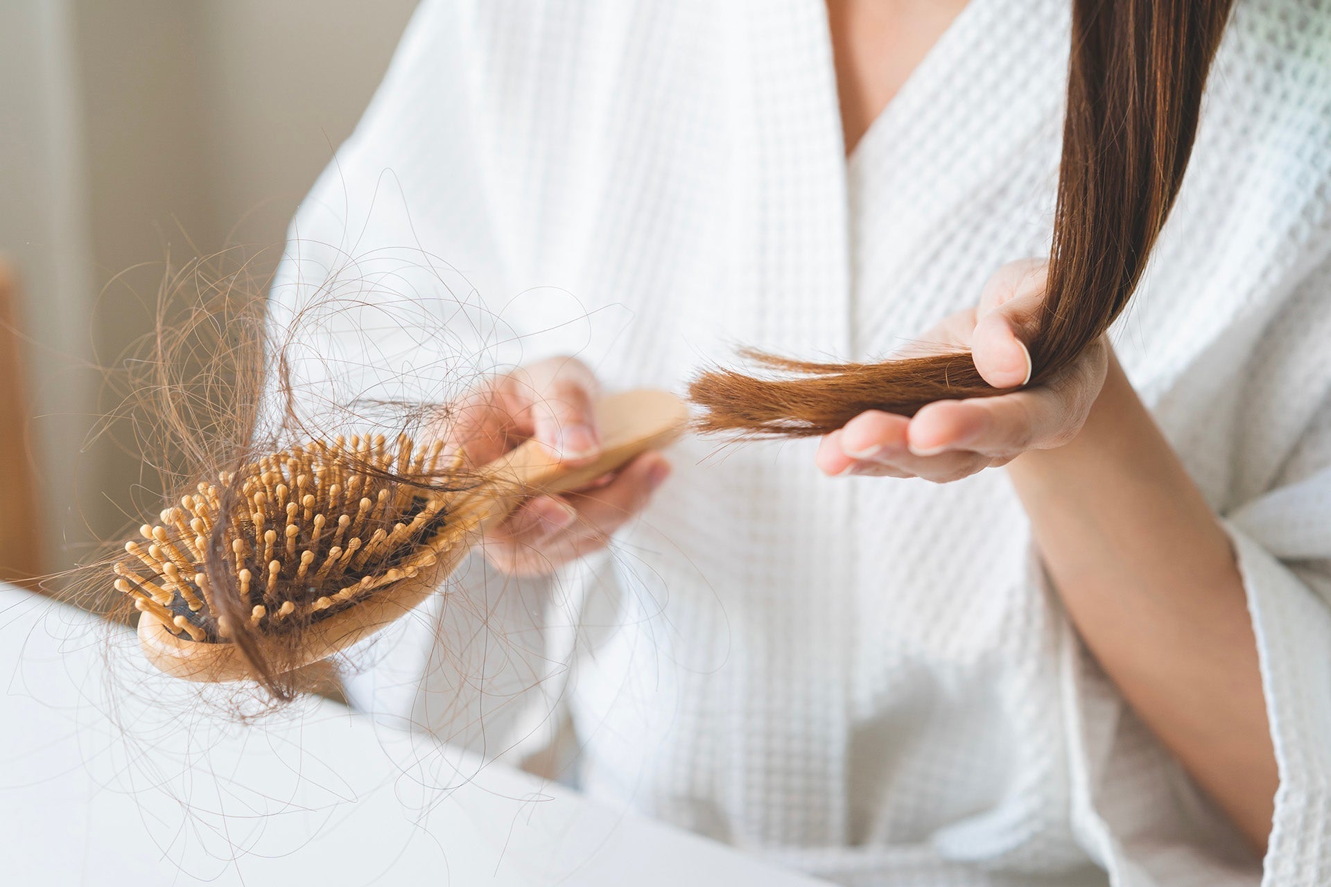 Chute de cheveux au printemps : mythe ou réalité ?