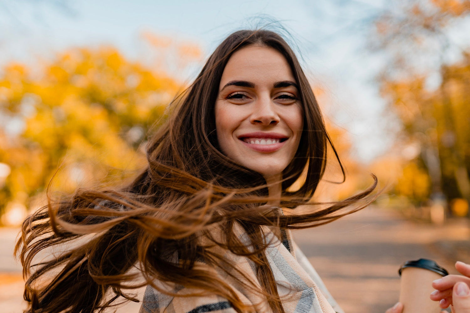 Les 10 erreurs à éviter quand on change de routine capillaire à l’automne